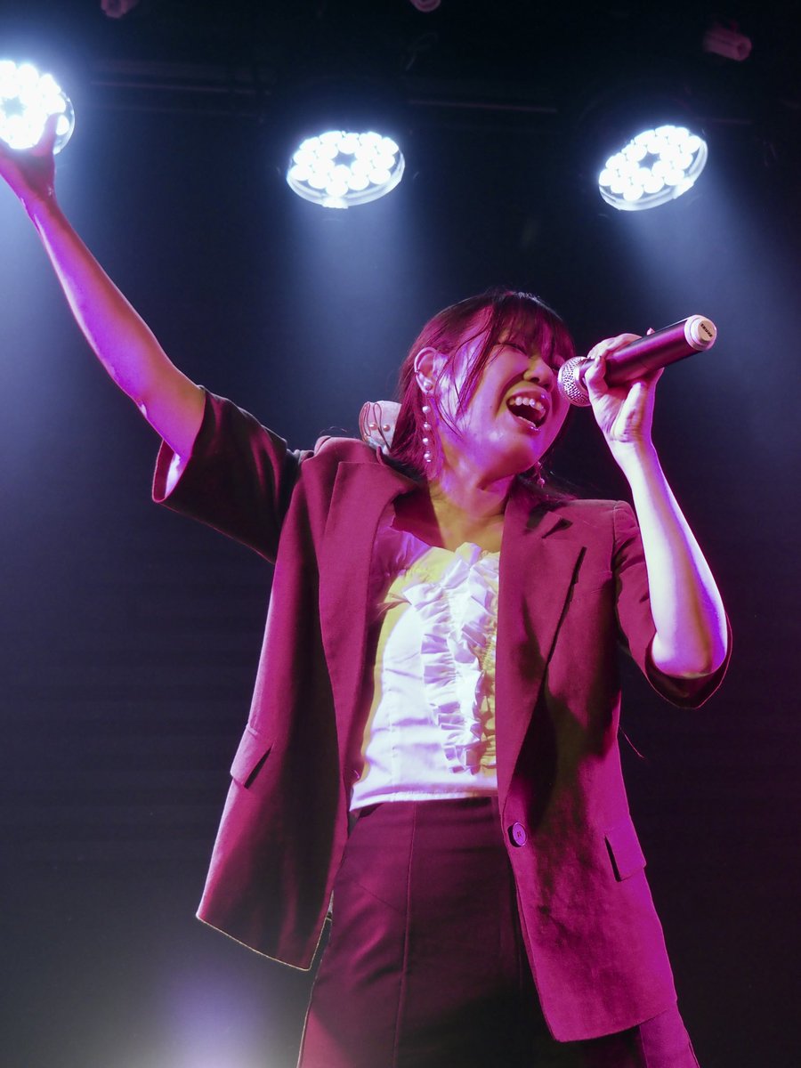 kunimac151007's tweet photo. ライブハウスで歌声を聴く、パフォーマンスを見る、楽しい時間を過ごせますネ！　MC、雑談も

池袋FIELD「No Title Live」、
凝ったセトリを夏らしい衣装で・・

あさがやドラム『Happy Holiday！20』
浴衣で「DESIRE-情熱」や懐かしいMi-Keの「思い出の九十九里浜」を振り付けつきで歌う
こばち彩さん https://t.co/4y8t9gzXci