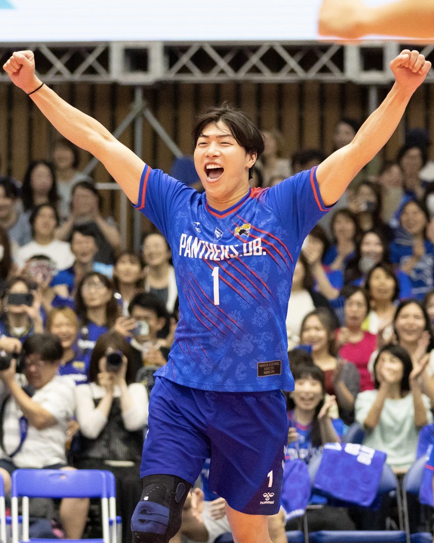OSAKA__BLUTEON's tweet photo. 🔷ブルテオン情報🔷
本日8/11は、#清水邦広 コーチの誕生日🎂
おめでとうございます👏👏✨
#大阪ブルテオン
#OSAKABLUTEON https://t.co/1xaq8Tav0f