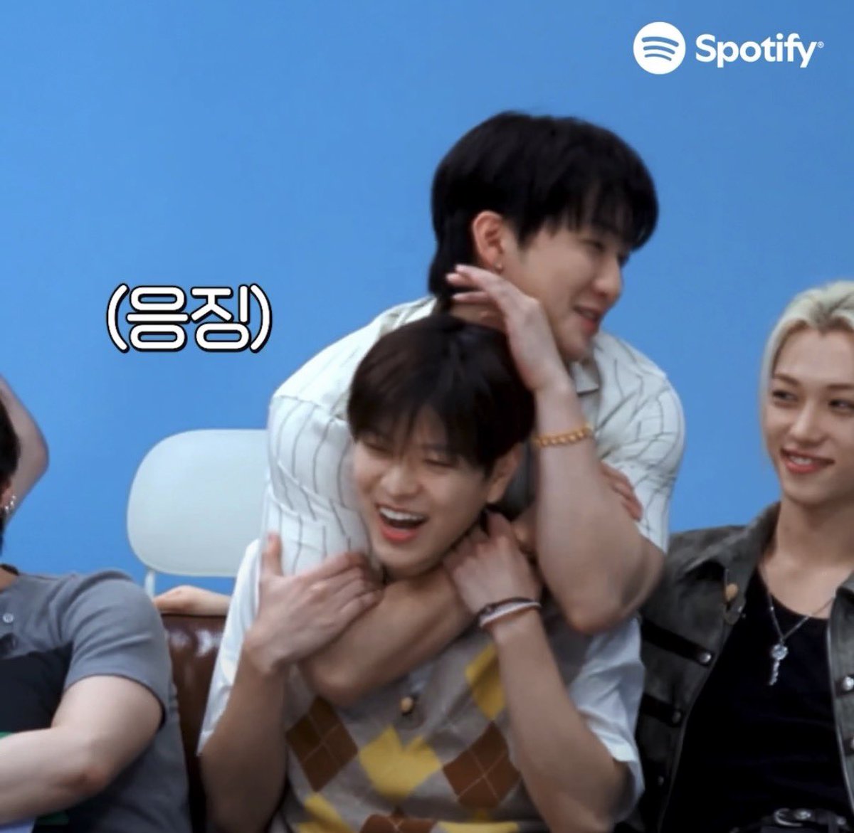 spearhyunnie's tweet photo. both seungmin and jeongin are happy getting headlocked by changbin https://t.co/ihAil0Wk2W