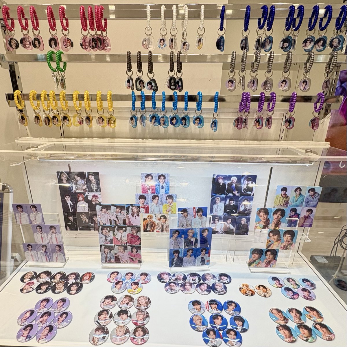 maruigroup's tweet photo. 「EBiDAN THE LIVE 2026」開催記念🎉
渋谷モディ＆新宿マルイ 本館で、15th Anniversary POP-UP SHOPを同時開催中！

ファンの皆さんで大賑わいの両会場に行ってきました🏃‍♀️
会場では、EBiDAN 15th Anniversaryのグッズの他、オリジナルグッズの販売やパネル展示が楽しめます👀

👇※パネル展示はグループごとに会場が異なります！

📍渋谷モディ
M!LK・Sakurashimeji・ONE N’ ONLY

📍新宿マルイ 本館
超特急・SUPER★DRAGON・原因は自分にある。・BUDDiiS・ICEx・Lienel

↓詳細はこちら
https://t.co/8fiBJKNMr4
#EBiDAN