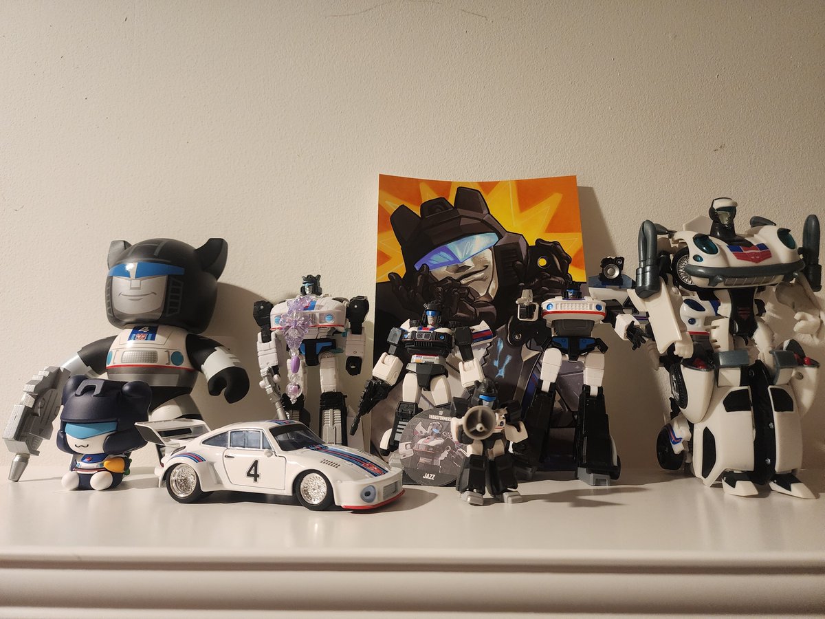 arylu2234's tweet photo. IT'S HAPPENED!!! The Jazz shelf is real!!!
#jazz #transformers #transformersjazz https://t.co/rMUSKHDeCu