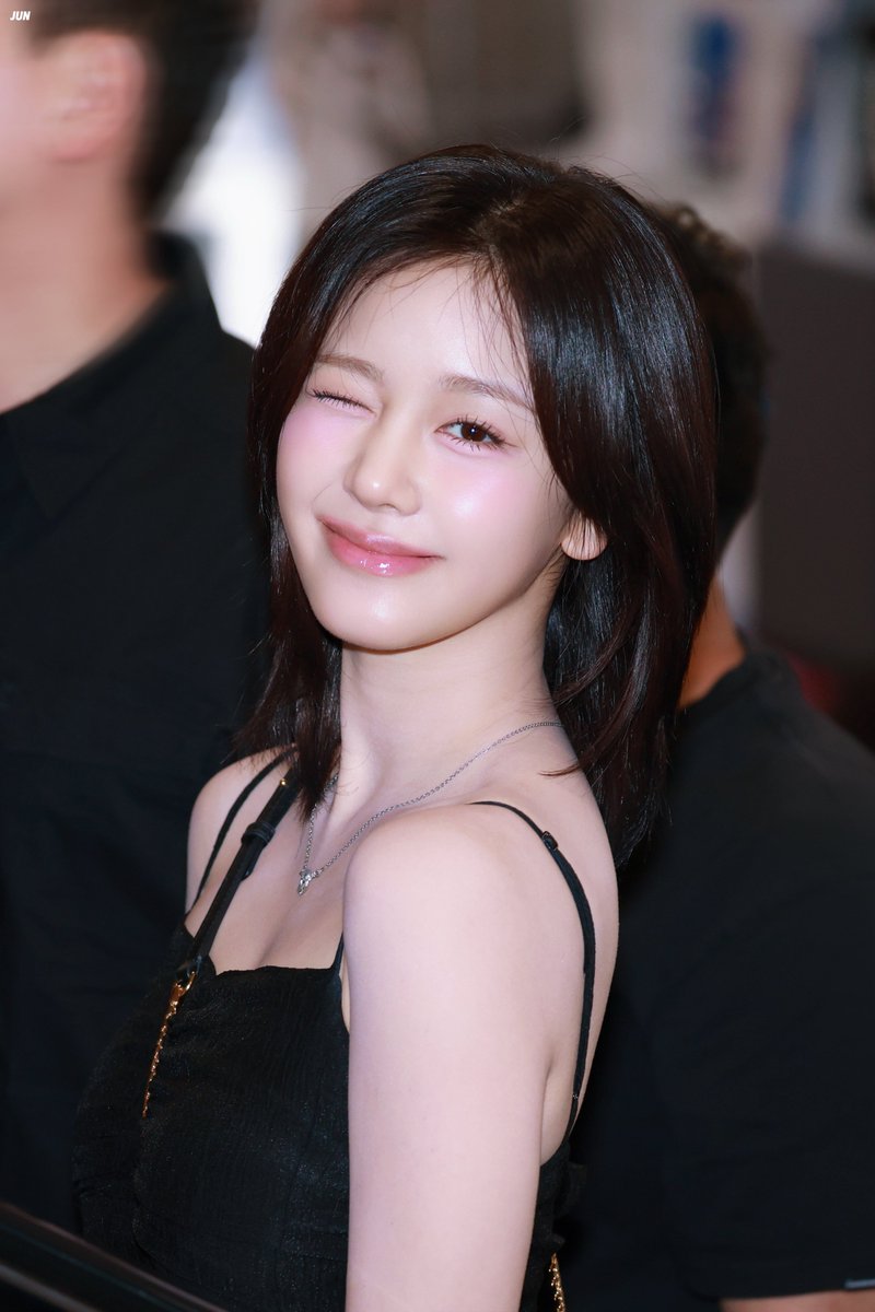 Kimkyuuu's tweet photo. ขอพิกัดดอลลี่อายจ้ะคนสวย https://t.co/jZWodvmcbw