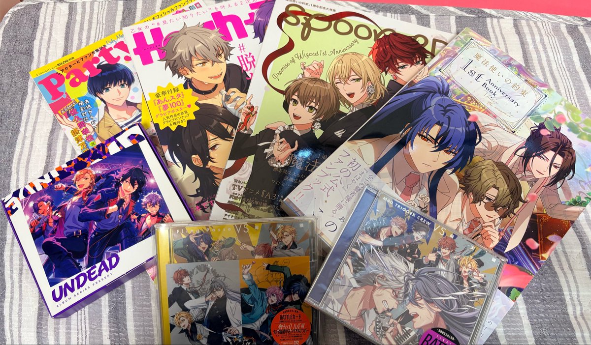 mememorii's tweet photo. 親に実家の部屋片付けに来いと言われ来たけど…このあたり売ってもお金にならんし捨てるのも忍びないし悩む https://t.co/v9h1XWFt2X