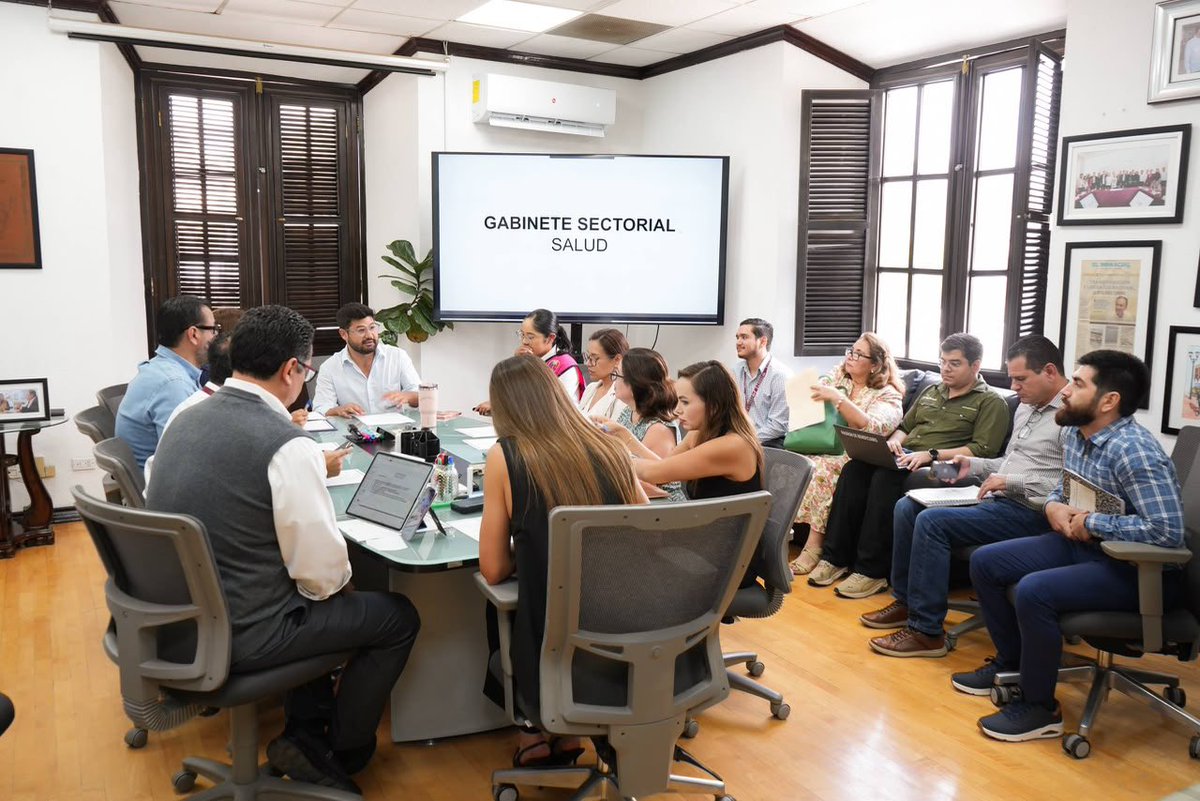 PaulinaOcanaE's tweet photo. ¿Cómo sabemos si los compromisos de gobierno realmente se están cumpliendo? 👀

Desde la Oficina del Ejecutivo estamos revisando, gabinete por gabinete, los avances de estos cinco años de nuestro gobernador @AlfonsoDurazo, rumbo a su Quinto Informe de Gobierno.

Hoy tocó Gabinete Sectorial de Salud: nuevos hospitales, el CECOSABI, más y mejores servicios médicos y otros proyectos que hoy fortalecen la atención a las familias sonorenses. 🩺🙌