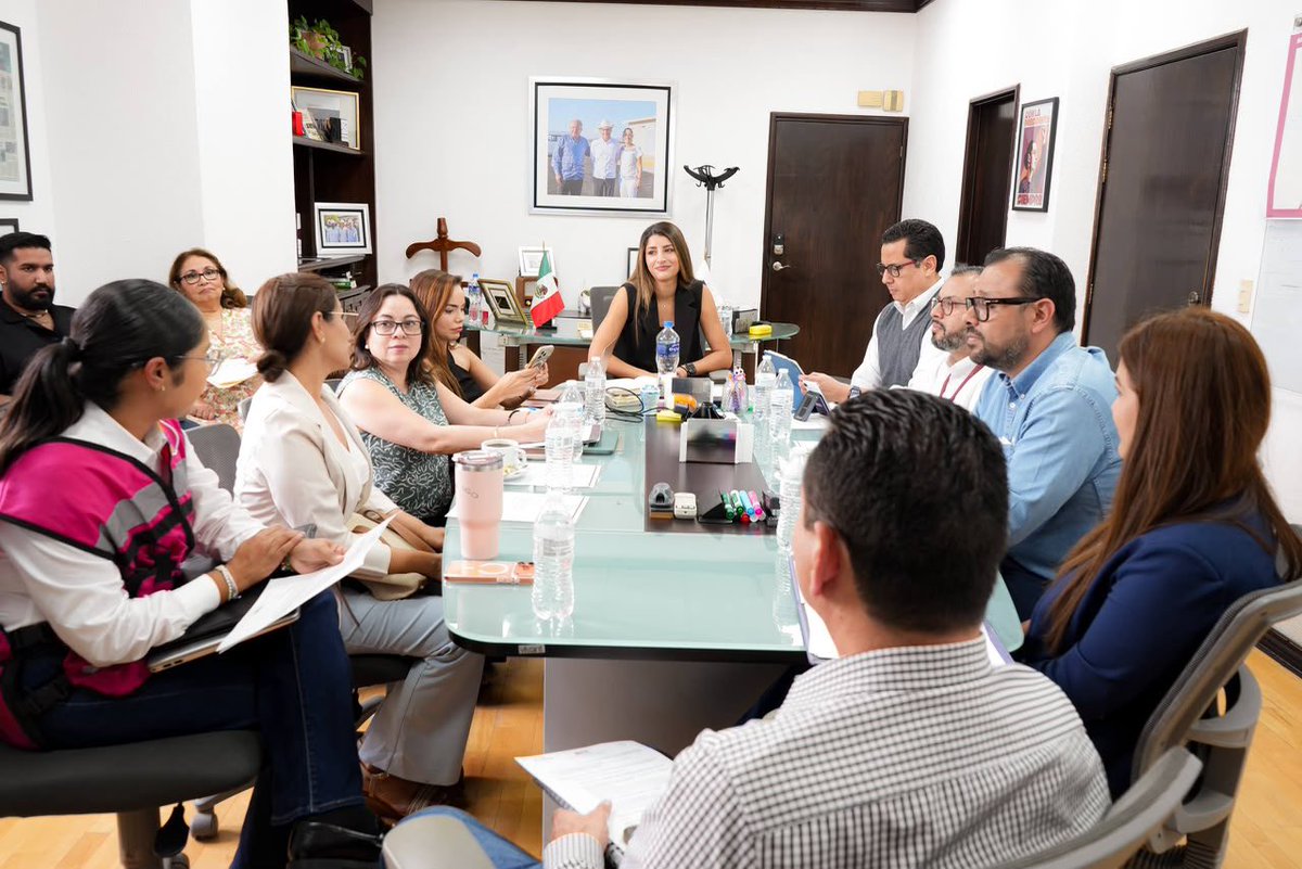 PaulinaOcanaE's tweet photo. ¿Cómo sabemos si los compromisos de gobierno realmente se están cumpliendo? 👀

Desde la Oficina del Ejecutivo estamos revisando, gabinete por gabinete, los avances de estos cinco años de nuestro gobernador @AlfonsoDurazo, rumbo a su Quinto Informe de Gobierno.

Hoy tocó Gabinete Sectorial de Salud: nuevos hospitales, el CECOSABI, más y mejores servicios médicos y otros proyectos que hoy fortalecen la atención a las familias sonorenses. 🩺🙌