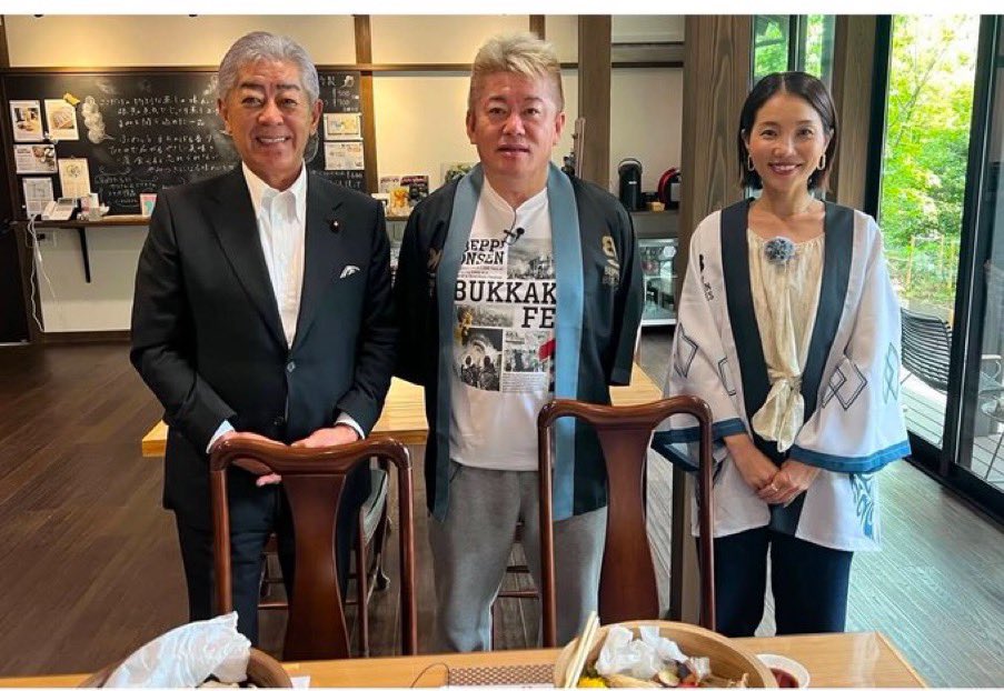 Tanakaseiji14's tweet photo. 岩屋毅&amp;ホリエモン！
クズだろ！ https://t.co/r3q7zHOiMe