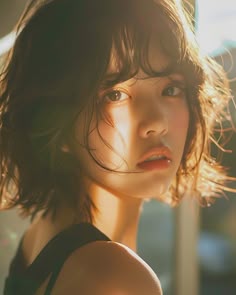 22richhh's tweet photo. 黄金色の光に包まれる彼女は、海の街に主人公を与えた、彼女こそメインキャラと確信した 🌇 ✨ 😍 https://t.co/zwaHVF0IuR