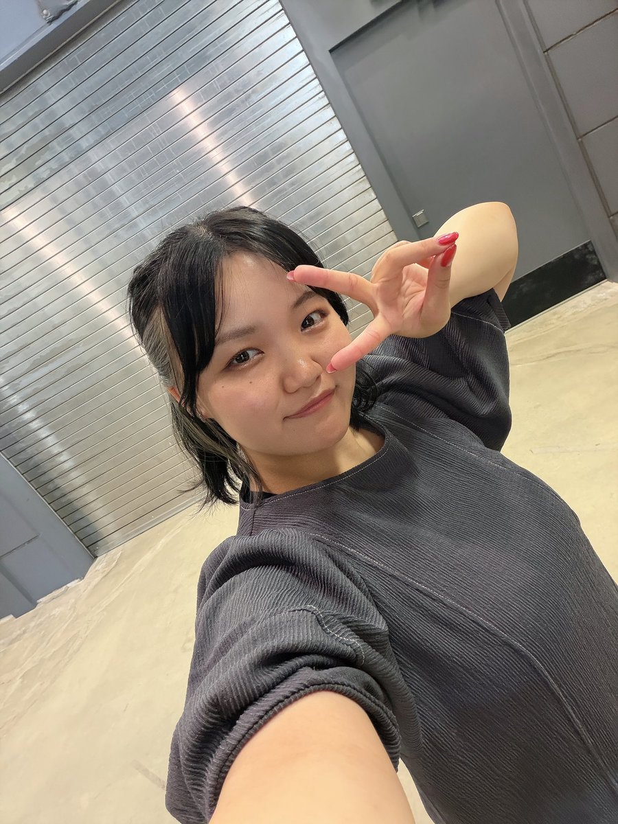 emoyan_youtube's tweet photo. 8月9日(日) #ニコダン 💚

暑い中ありがとうございました！！
初コラボも楽しかった✨
初出しも、しちゃいました〜✌️
どうでしたでしょうか！！！

私は、久しぶりに広いステージで
伸び伸びと踊れて、超楽しかったです✨
ニコダン最高👍

セトリは1枚目ALT🙌🙌
1日Vlogも撮ったのでまた載せます📸 https://t.co/QlDABB1IXF