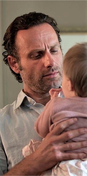 rickgrimesetc's tweet photo. girl put that damn baby down you’re too sexxxyyyyyyy https://t.co/QFAvJUHiXd