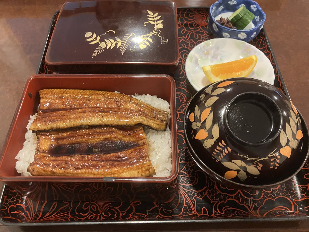 pipesuke's tweet photo. 久々のうなぎ https://t.co/zRiURn79IZ