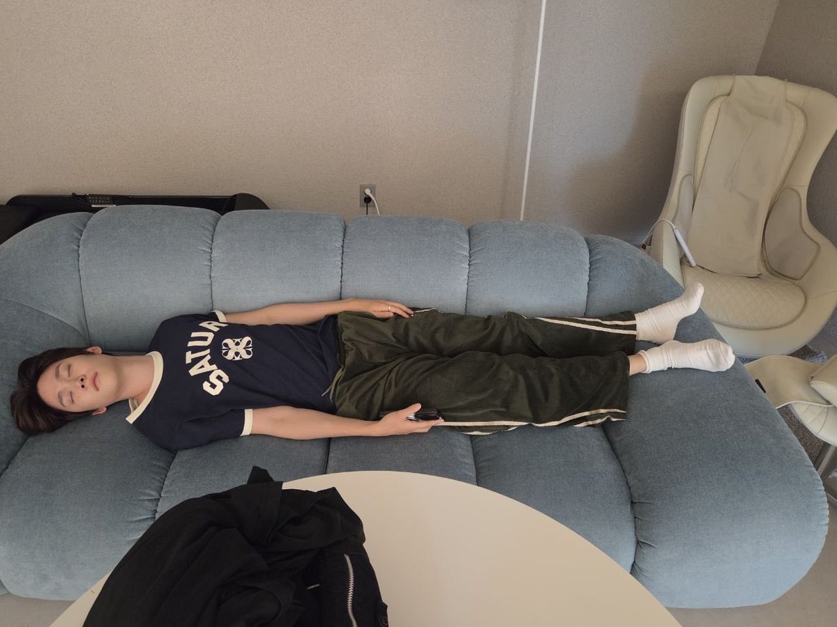 skipthebread's tweet photo. ต้องเอ็นดูแฟนขนาดไหนวะ เอ้ย ***เพื่อนสิบปี ๆๆ*** https://t.co/qEZWiJitMh