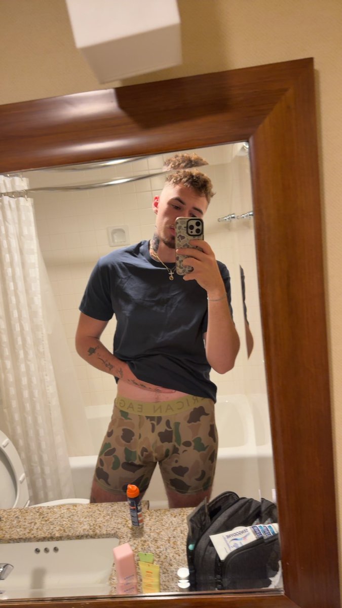 twunkboy33's tweet photo. Can’t find my underwear 😅 #bi https://t.co/ysoMXGwSnF