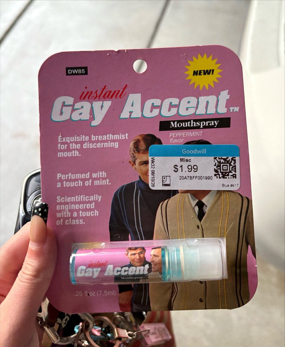 tbh_youbite's tweet photo. Goodwill find of the century https://t.co/72VCRYqg5i