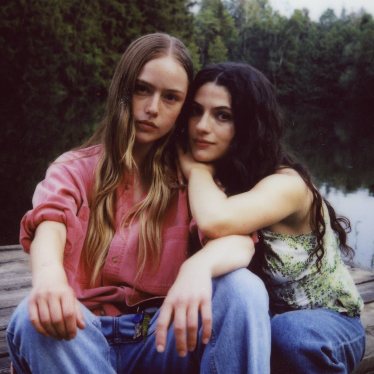 abigailblossoms's tweet photo. so there are these sisters of all time https://t.co/NNdy577cZG