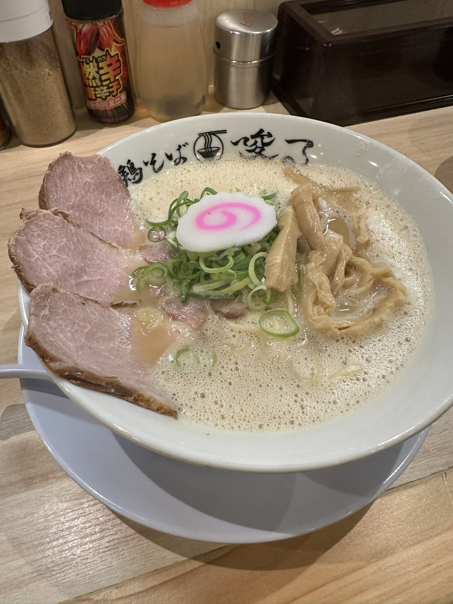 senntihi's tweet photo. 昨日夜食べた鶏白湯

お昼鶏白湯かケンタッキーどっちにしようかな。 https://t.co/SKKjHMB7c6
