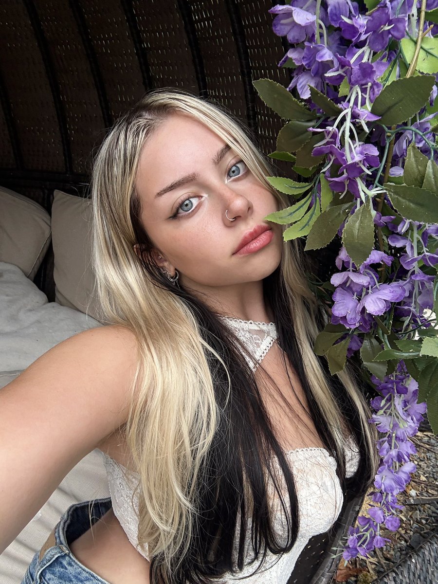 eliilye's tweet photo. 🧚‍♀️🕯️🫧💿🪻🪽 https://t.co/LgQLmTpaIg