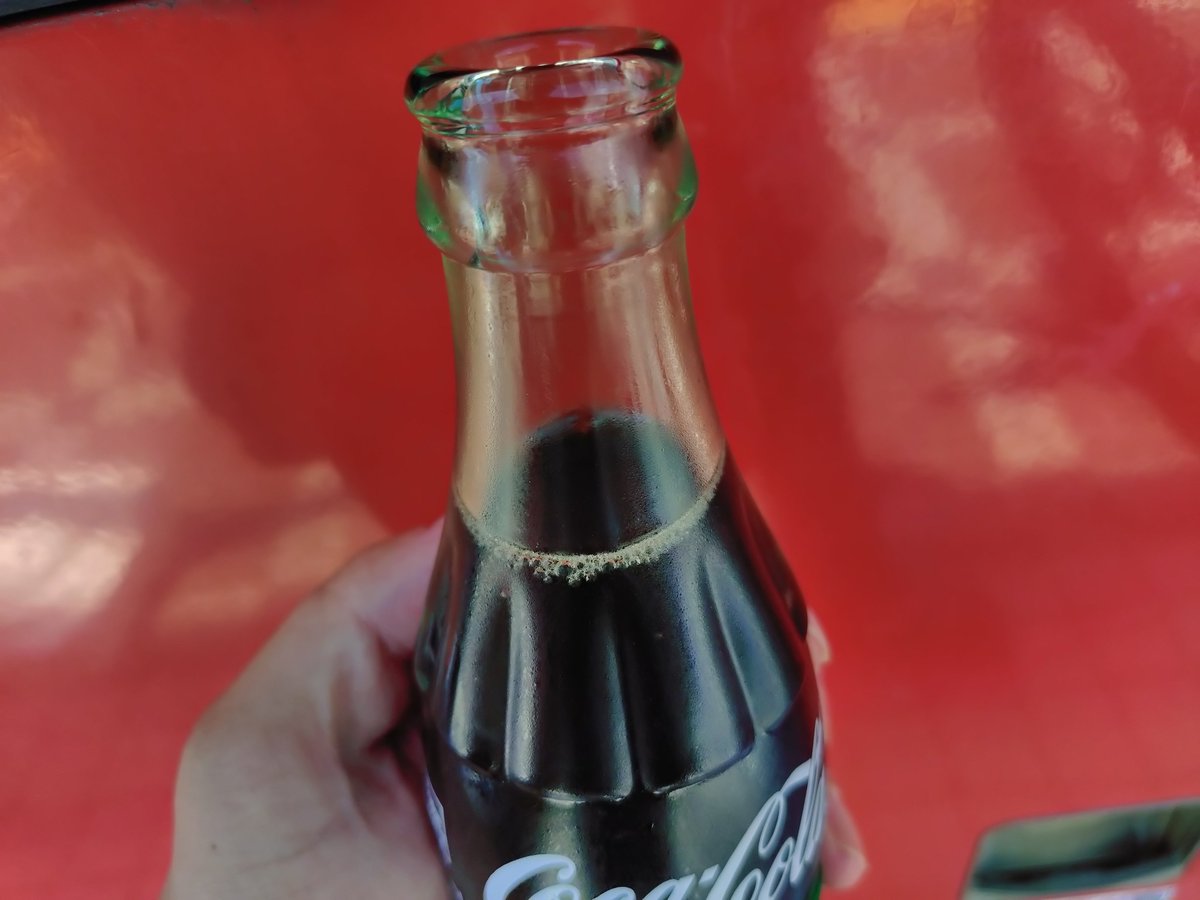 瓶で飲むとまた違った美味しさ感じますよね？ この自販機ずっと残って