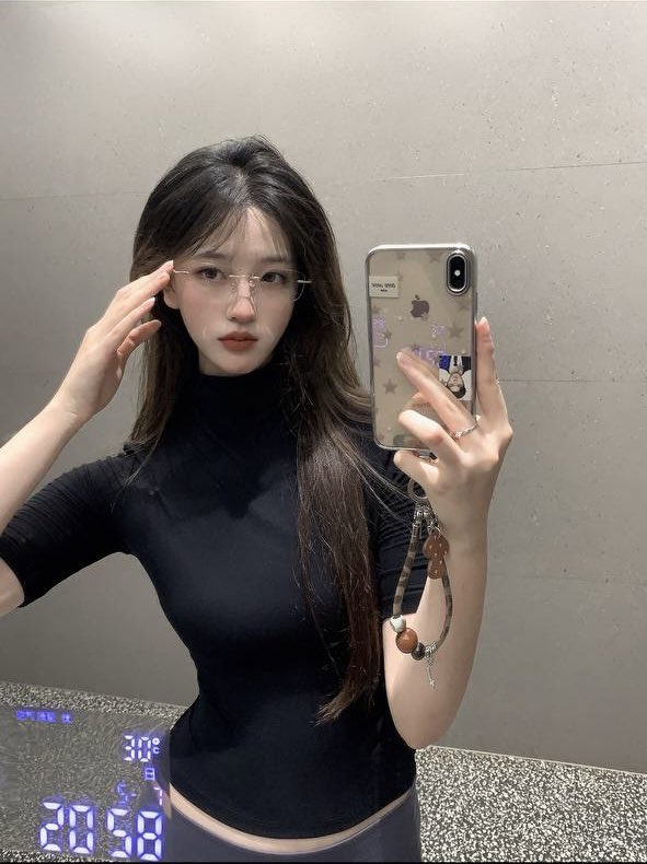 LackEdoce_'s tweet photo. 睡醒啦 #女大 

有人锐评一下我自己的福照吗🤣

有看的吗  直接发  我要删了 https://t.co/KKKyZltgI4