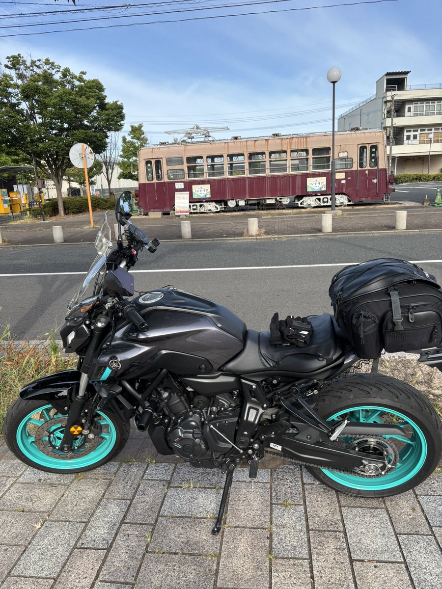 amutan08's tweet photo. おはようございます
少しだけ北九州まで

門司港レトロ
関門橋 https://t.co/CgPVYwdosz