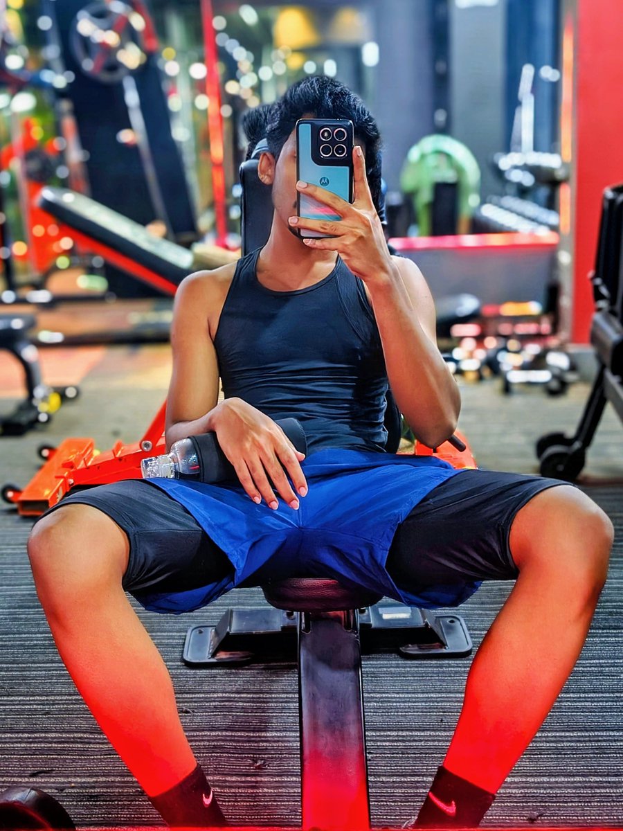 rajinSGian's tweet photo. Leg day😫😫
#leg #wax #waxing #gym #legday #hard #hairless https://t.co/56TxM6g2AS