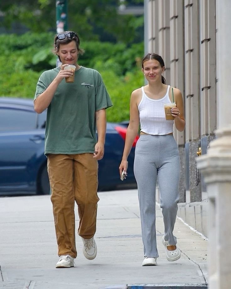 Tiru_Tweetzs's tweet photo. Millie Bobby Brown &amp;Jake Bongiovi .Still one of the sweetest couples. https://t.co/UOp2f3HfI5