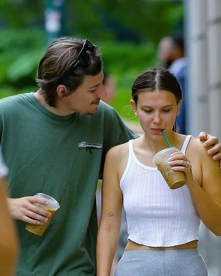 Tiru_Tweetzs's tweet photo. Millie Bobby Brown &amp;Jake Bongiovi .Still one of the sweetest couples. https://t.co/UOp2f3HfI5