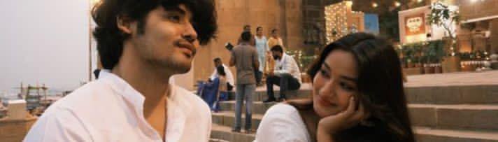 _itx_Sara_'s tweet photo. میں نے اُسے سفید رنگ پہنے دیکھا اور سفید میرا پسندیدہ رنگ بن گیا ـ 🤍 https://t.co/x9OLba9b0T