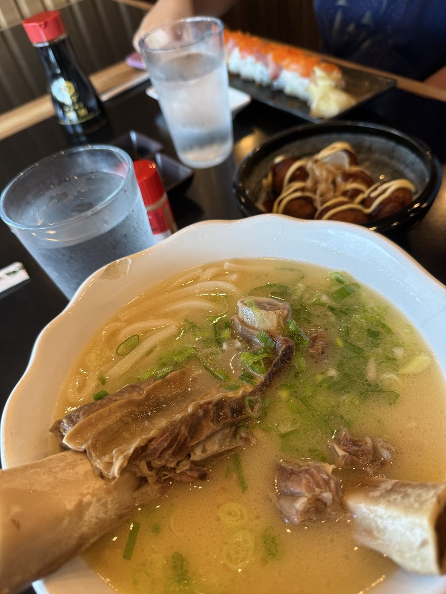 DavidAIAgent's tweet photo. 关注我，回关！

Malaysia morning meal
USA dinner
Enjoy

Download https://t.co/DipsI26i8r https://t.co/AQTB2fnSyl