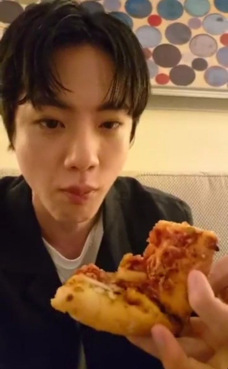 winnttaebear's tweet photo. EATJIN https://t.co/flVX9wY5nf
