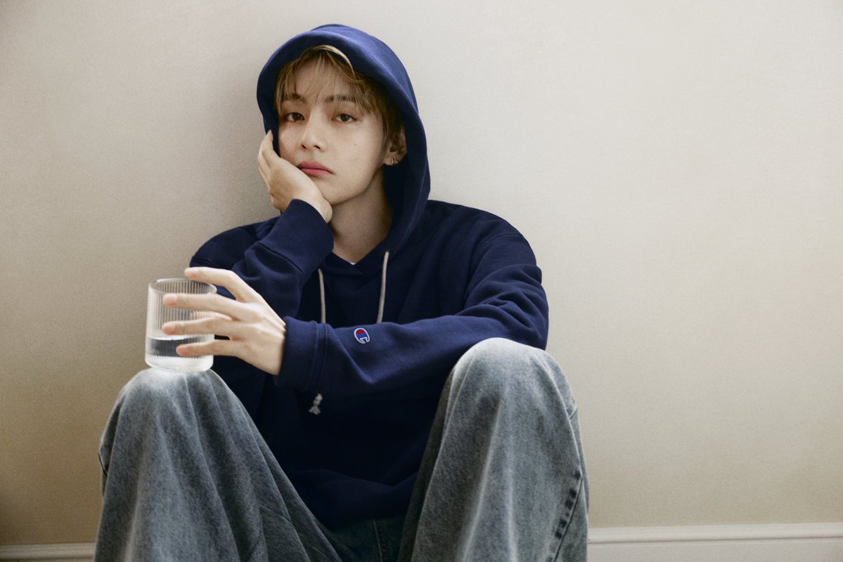 CultureCruise's tweet photo. ［News］

オフィシャルフォト続々到着🎞️

▼Champion × BTS･V
グローバルパートナーシップを発表

🔗https://t.co/aX2kJLUJem

新キャンペーン"True Champion"に登場

#Champion
#チャンピオン
#V
#BTS https://t.co/EWIHHVY3Bv