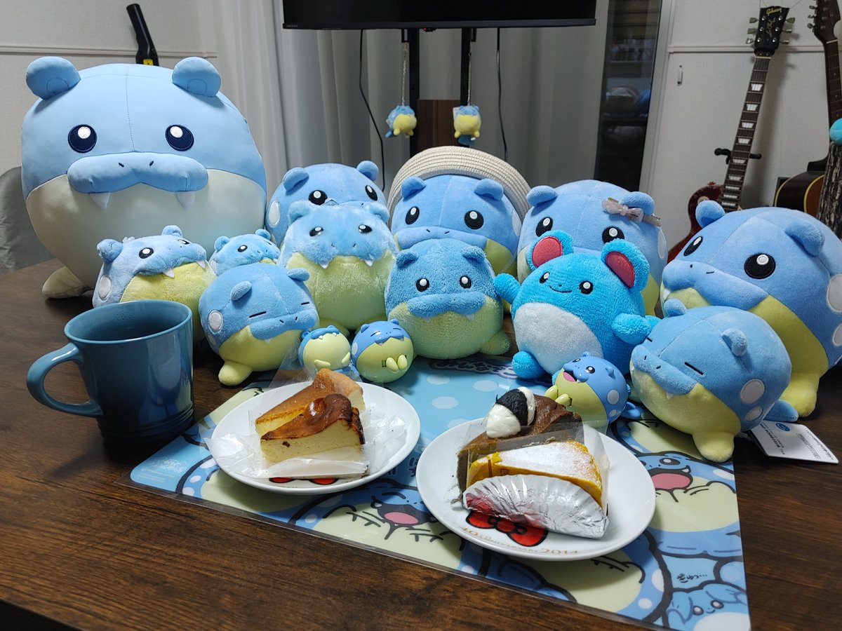 atyopy's tweet photo. 今年もやってきましたチーズケーキフェス！
おうちのタマザラシ総動員でマリルも困惑気味(？)
よかったね、タマザラシ https://t.co/XSAZUFyObU