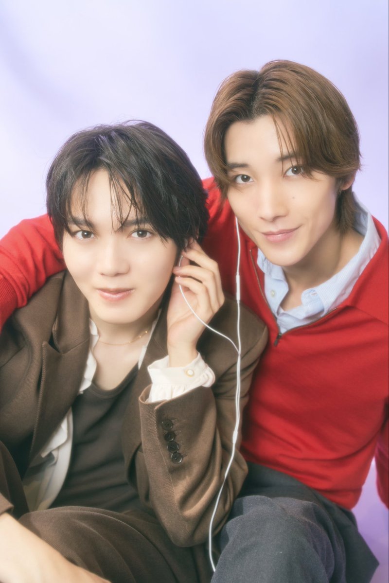 jj_official_jj's tweet photo. ／
ドラマ「陽キャ集団にいる芹沢は、俺の前だと様子がおかしい」🏫💙
@dramaDiVEP_ytv
インタビュー記事の撮り下ろしカットをお届け📸
＼

インタビューもあわせてお楽しみください♩

記事をチェック✅
https://t.co/EQp3atFj9s

#陽キャ集団 #小泉光咲 #四坂亮翔
@genjibu_sdr @topcoat_staff https://t.co/7jxzV7jZLV