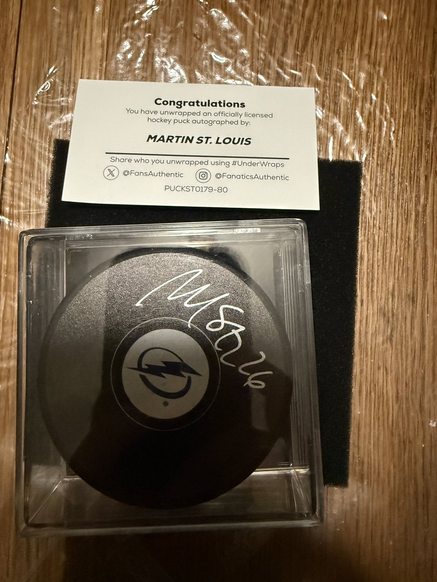 Redheat15's tweet photo. Anyone up for a giveaway? I haven’t done one in awhile! Winner announced August 12! Like, share and comment for a chance to win! https://t.co/7w7F2eTuno