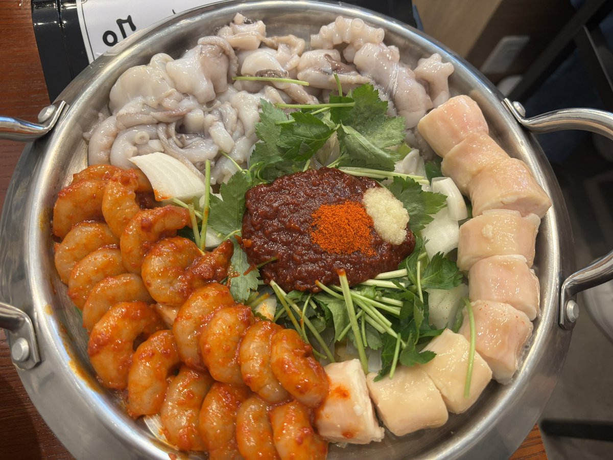 mayuemon4649's tweet photo. 心斎橋〜(◍︎´꒳`◍︎)🫶
韓国料理 サウィ食堂さんでナッコプセを食べました〜🐙🦑

辛いの苦手な自分ですが、
ペロリと食べられちゃいました🥺 https://t.co/ts1D0W5u83