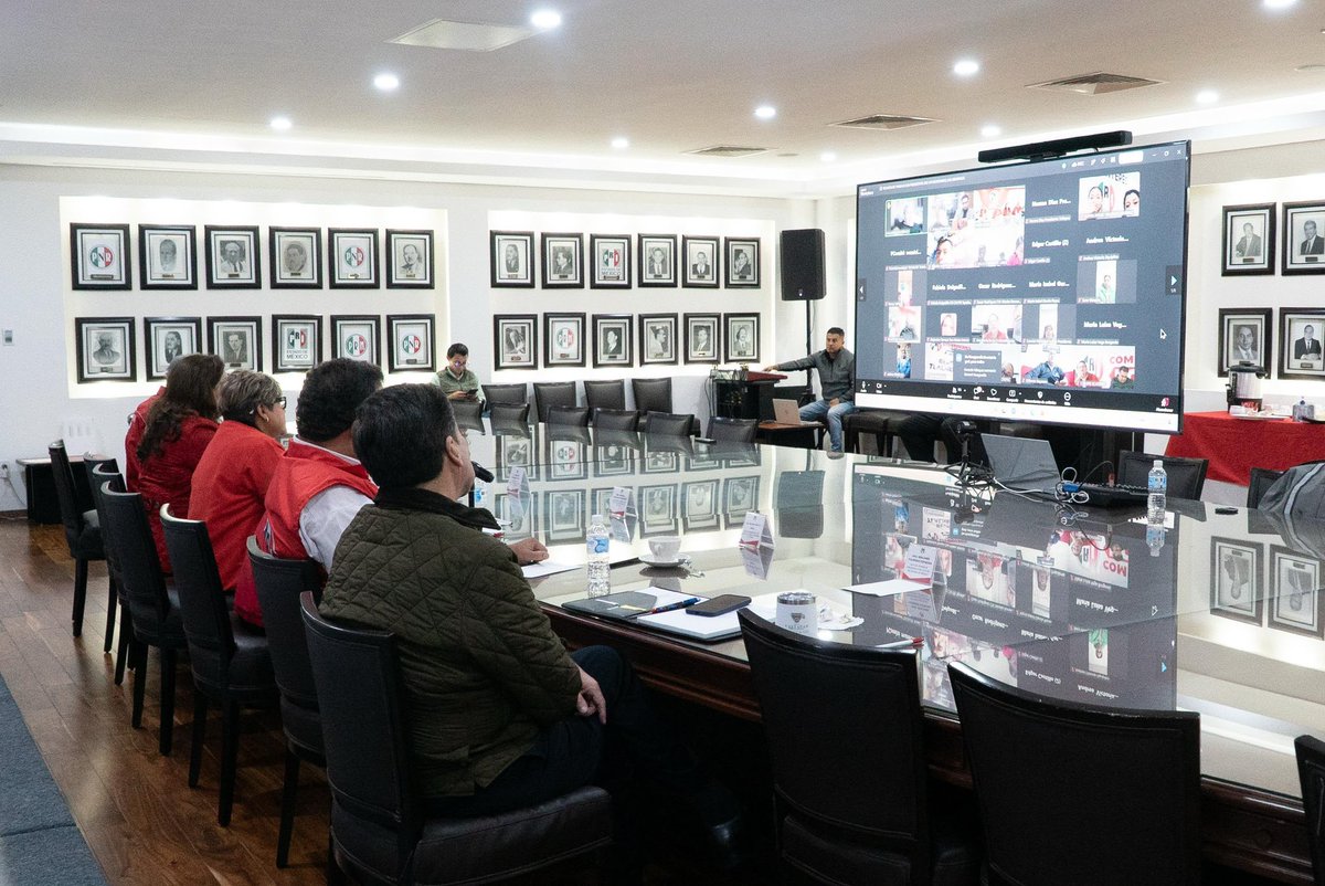 PRI_EDOMEX's tweet photo. Cada semana seguimos sumando trabajo, organización y rumbo. La coordinación permanente con nuestros comités municipales nos permite fortalecer al PRI desde donde realmente se construye, en el territorio.
Tenemos claro el reto y también la ruta.
#PRIEdomex
#FuerzaPRI https://t.co/S8NzGmZwrJ
