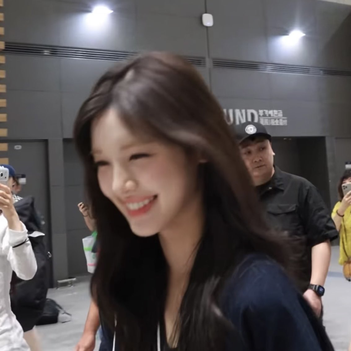 yuhalways's tweet photo. the prettiest girl with the prettiest smile ever https://t.co/JV3fP3csYN