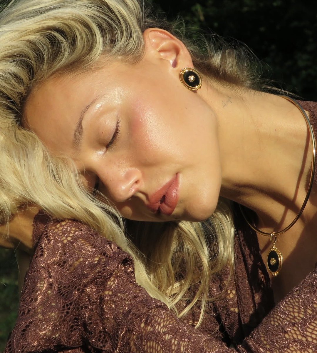 alexiissrenn's tweet photo. Choker pendant launch three different colors! https://t.co/PQxlsVcjef