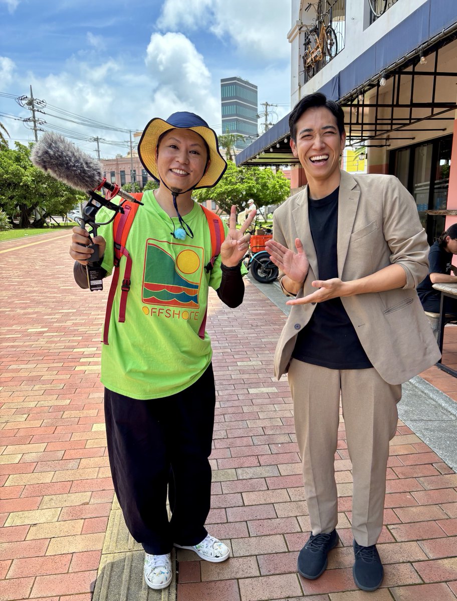 sane_kokizami's tweet photo. 真夏の北谷に☀️
長袖よしみたいが！！！

ヒッチハイクしてるんだけど、5時間後なら乗せれますよ。ゆうてる笑 https://t.co/eXtzZzaobd