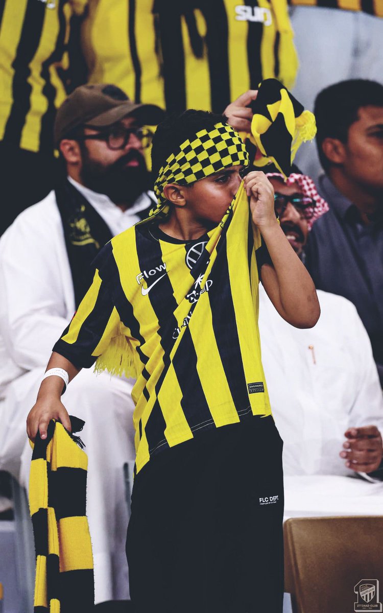 MeeDoo1620's tweet photo. #IttihadDeservesBetter 
رسالة المدرج الأعظم واضحة وصريحة لسندي وإدارته اللي خذلونا وخيبو كل امالنا فيهم : اذا ما سمعتو لمطالبنا بنخلي العالم كله يسمع لنا ، القوة القوة لا بارك الله في الضعف يا جماهير الذهب المخلصين 👌🏻🔥💛. https://t.co/ypyknOjf1P