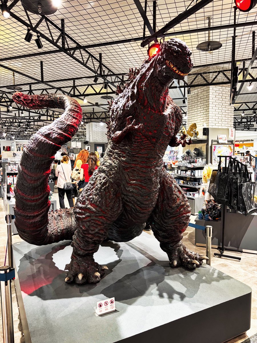 hadesround_ff14's tweet photo. 東京ガンダムベースはめっちゃ広かった！
ユニコーンもいた！
ゴジラもいた！

人良すぎてご飯食べれない😭 https://t.co/eL2MZnpvbm