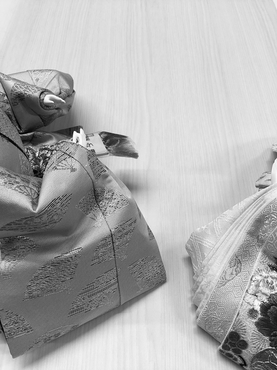 EikoDoll's tweet photo. 扇は「末広がり」の形から、繁栄や発展を願う縁起の良い文様です。
お雛様の衣装にも用いられ、未来が大きく開けるようにという願いが込められています。
#扇 #ひな祭り #雛人形 https://t.co/FEOolXpiX7