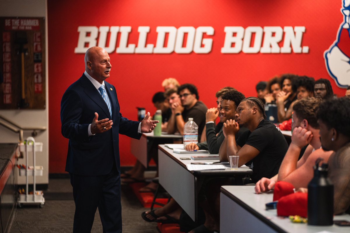 FresnoStateFB's tweet photo. Another special guest at tonight’s team meeting‼️

Thank you for stopping by @MayorJerryDyer 🏈 https://t.co/fLdAPi6tzi