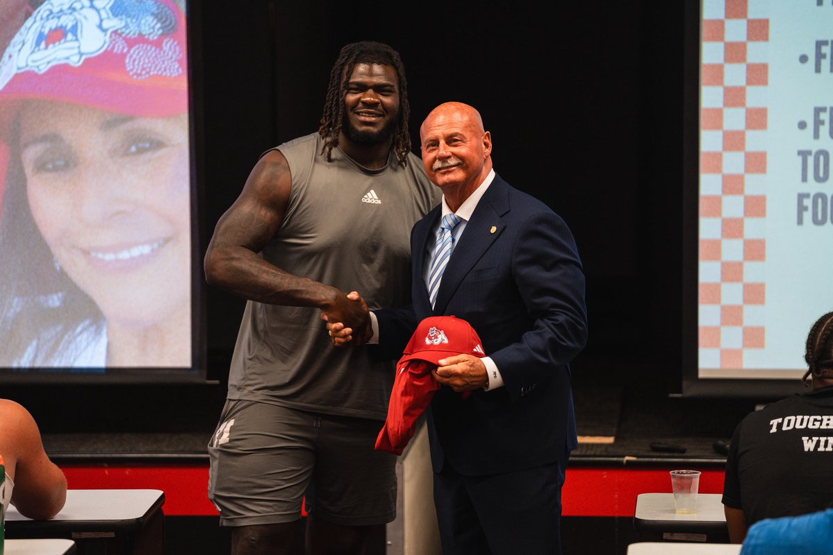 FresnoStateFB's tweet photo. Another special guest at tonight’s team meeting‼️

Thank you for stopping by @MayorJerryDyer 🏈 https://t.co/fLdAPi6tzi
