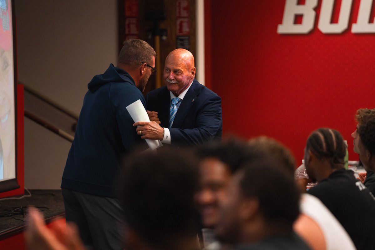 FresnoStateFB's tweet photo. Another special guest at tonight’s team meeting‼️

Thank you for stopping by @MayorJerryDyer 🏈 https://t.co/fLdAPi6tzi