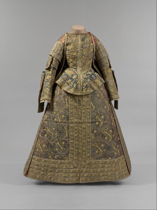 TudorAge1973's tweet photo. #TudorTuesday
Ensemble
Spanish
Late 16th century
Silk, linen and embroidery.
In the collection of the Metropolitan Museum of Art, New York.
#Ensemble #Linen #Silk #Embroidery #Spain #Spanish #History https://t.co/VG4Xdf95DY