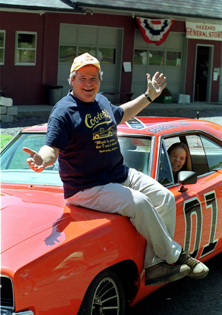 REIGNxs's tweet photo. Ben Jones (Cooter), ‘Dukes of Hazzard’ actor and former US House member, dies at 84.
#BenJones #Cooter #CrazyCooter #CootersGarage #DukesOfHazard
#GeneralLee 🚘
https://t.co/DSVwJupLJ2 https://t.co/ivkTIPL5t5