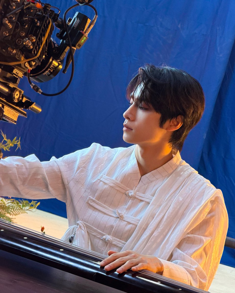 WayV_official's tweet photo. For you 🎶🌹

EVERYTHING, ALL AT ONCE, NEO
https://t.co/K8oziWjjLn 

#WayV #鸢 #XIAOJUN
#WayV_VisionWings
#NCT_10TH_ANNIVERSARY https://t.co/lKadeO4sT5
