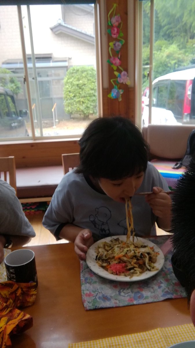 hohoemiPLS's tweet photo. 今週のお昼はイベント
今日のお昼は焼きうどん
明日���お昼はなんでしょう？

#ほほえみ　#取手市　#取手　#茨城県　#茨城　#ほどよく絶妙とりで　#生活介護　#うまい　#たのしい　#大量　#デカ盛り https://t.co/i2PYuqXreJ
