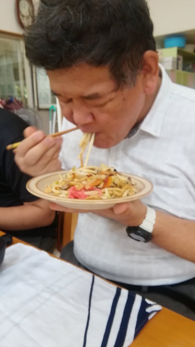 hohoemiPLS's tweet photo. 今週のお昼はイベント
今日のお昼は焼きうどん
明日���お昼はなんでしょう？

#ほほえみ　#取手市　#取手　#茨城県　#茨城　#ほどよく絶妙とりで　#生活介護　#うまい　#たのしい　#大量　#デカ盛り https://t.co/i2PYuqXreJ