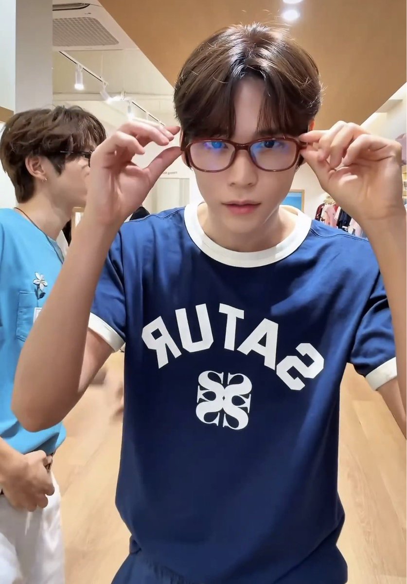 lamourlin444's tweet photo. น้องงงน่าฮักแต้ว่ะ 😭😭😭😭 ใส่วงใส่แว่น ละดูหงดูหุ่น ดูนงดูหน้า อย่าอ้อนได้ปะ มีคนคิดจริงนะเว้ยแว่น https://t.co/Up7RgGztFv
